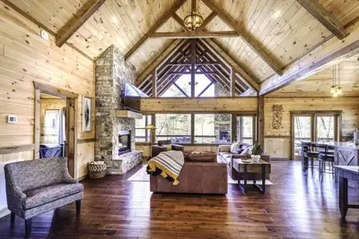 Image de Aska Lux Retreat - Views, Hot Tub & Game Room