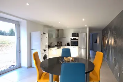 Gîte en forêt avec étang privé, 1 chambre, 2 à 4 pers.