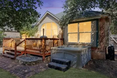Image de Eclipse · Artist Retreat @ Cypress Creek | Hotub | Sleeps 9