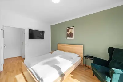 Image de Flora Collections - Studio room with shared kitchen