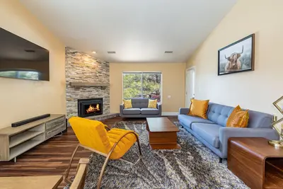 Image de Mountain Jewel | Modern Townhome in the Pines | Great Location | Near Downtown Flagstaff