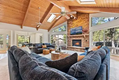 Image de Fishlake Cabin | Serene Forest Escape | Sleeps 10 | Near Flagstaff, Sedona & Grand Canyon