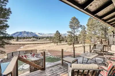 Image de Meadow Mountain | Large A-Frame Cabin | Hot Tub | 5 Private Acres | Awe Mount Elden Views