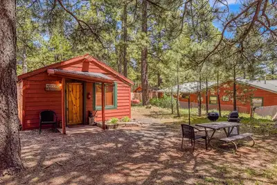 Image de The Bunk House | Historic Cabin | Firepit | Pet-Friendly | Near Grand Canyon