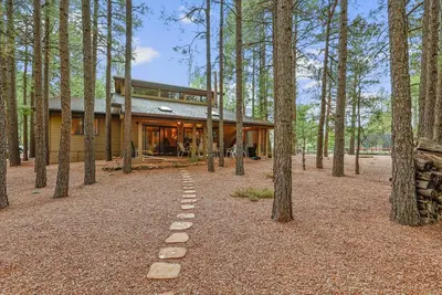 Image de Aspen Pines | Golf-Course Living by 2nd Hole | Continental Country Club