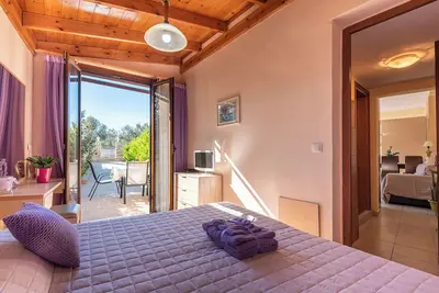 Image de Maria’s home with Terrace, close to the Beach