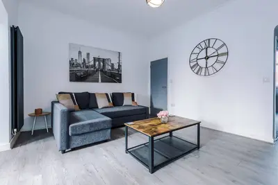 Image de Welcoming 3-bedroom apartment with WiFi in charming Golborne