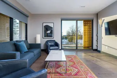 Image de Stylish Getaway w/ Balcony & Scenic Mountain Views