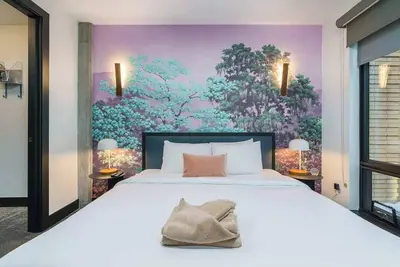 Image de Modern & Family-Friendly Flat with Balcony Views!