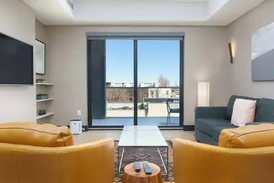Image de Modern Flat on Tennyson St w/ Balcony & Views