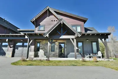 Image de Snowcap Retreat: Luxury Mountain Living w\/ Views & Private Hot Tub
