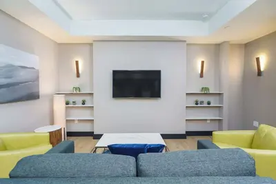 Image de Stylish Flat on Tennyson St–Walk to Dining & More!