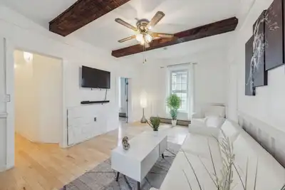 Image de Chic Downtown Retreat Furnished 2-Bedroom with Trail Access & Outdoor Oasis