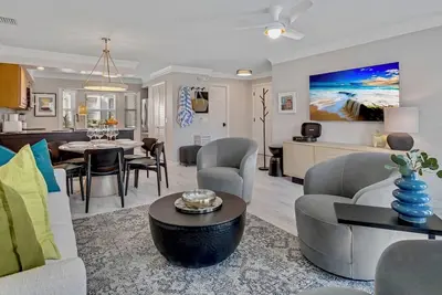 Image de **Top Of Old Town @ Duval Square** Renovated Home + Last Key Services…