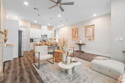 Image de Luxury Style 3-bedroom house sleeps 9+with WiFi and Ac near downtown Houston