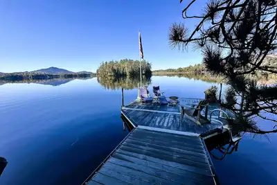Image de Camp Bear Claw, private home on the shores of Oseetah Lake.