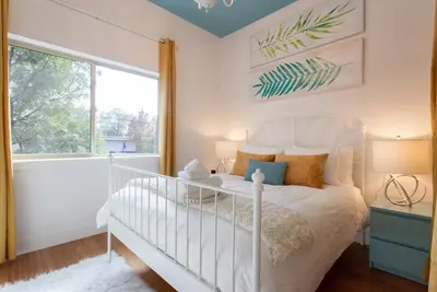 *On Alberta! Modern Artist Loft w/ Rooftop Views! *