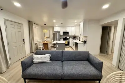 Image de 2 Bedroom w/ King Bed walks to beach - top floor 6