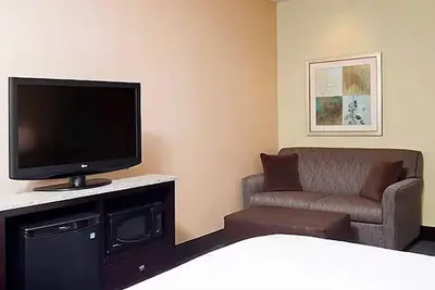 Image de Relax in 2 Rooms with Sofa Bed & Pool Access – Great for Travelers on I-90