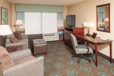 Image de 2 Exclusive Suites w/ Full Kitchen & Free Breakfast – Great for Extended Stays