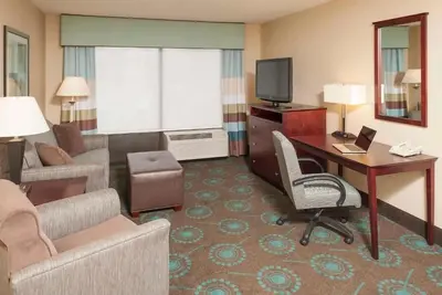 Image de 4 Budget-Friendly Suites for Family Stay w/ Kitchen & Indoor Pool Access