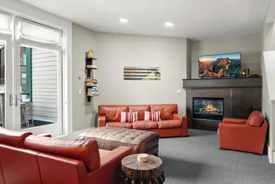 Image de Pacific Place: Mountains On Main