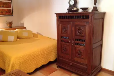 Image de Charming, welcoming, comfortable apartment in a courtyard in Paris, with WiFi.