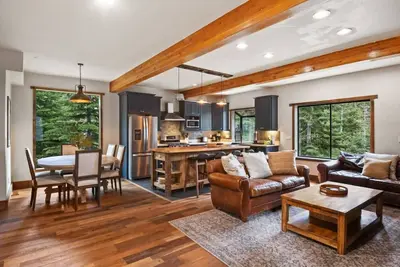 Image de Mountain Modern w/ Lake Views, Hot Tub.