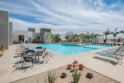 Image de Comfort in Gated Community-Pool