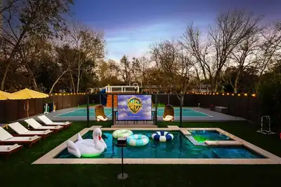 Image de Vinyl Vault: Pickleball, Pool, Playground, Poker by Hello Hideout