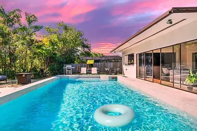 Image de Lakefront Getaway w/ Pool, Bbq & Playground