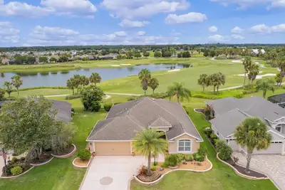 Image de 2, 000 square feet on golf course with view of large pond, centrally located.