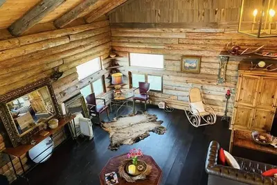Image de Experience Rustic Living in a Real Log Cabin 75 Acres of Natural Beauty