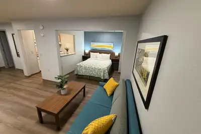 Image de Newly Renovated- Long Term Stay.