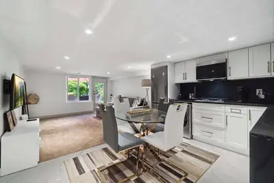 Image de Modern & Cozy 1br suite in Nv