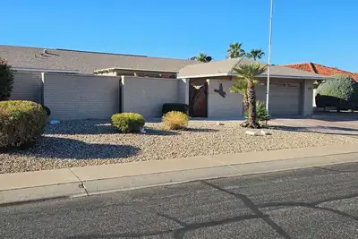 Image de Large two bedroom home with private courtyard in and pool in Sun City.