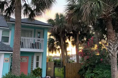 Image de 3 bed home in charming Jax Beach with private backyard, 3 blocks to the beach!