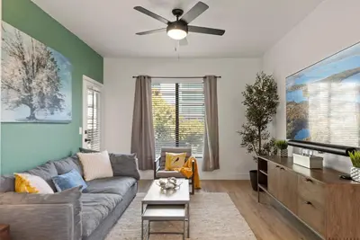 Image de Spacious Top Floor View: Golf, Shop, Dine》Walkable