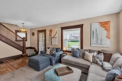 Image de New! Charming Family Retreat: Cozy Comfort Awaits You!
