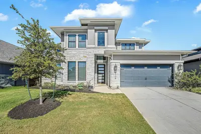 Image de Modern Home w/ Outdoor Entertaining Space