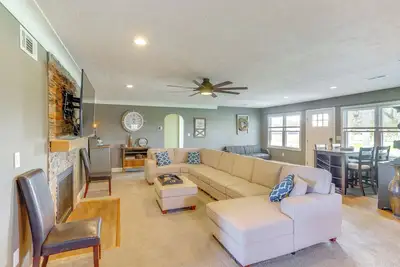 Image de 5 Mi to Lake: Port Clinton Home w/ Gazebo & Grill!