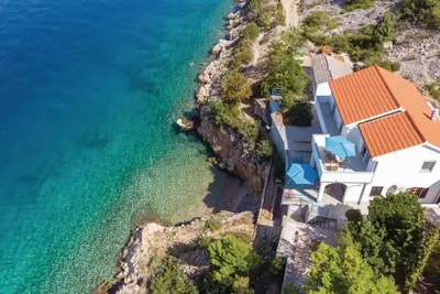 Image de Sunny Beachfront Jablanac Apartments - Two Bedroom Apartment