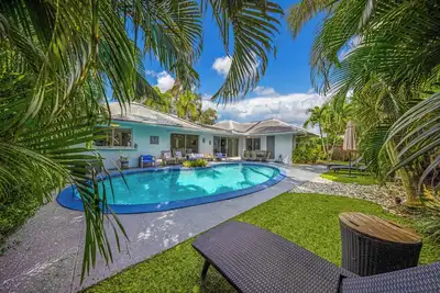 Bright & Modern Villa with Private Pool in Fort Lauderdale