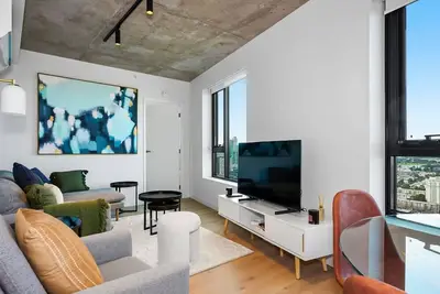 Image de Brand New City Apartment City View Pool Gym