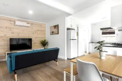 Image de Rosebud Beachfront Haven Coastal Bliss Three