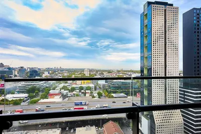 Image de Sunny Southbank Retreat With City Views