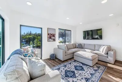 Image de High-end, convenient, new build!