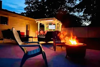 Image de Walk to Beach, Tiki Bar, King Beds, Sleeps 6