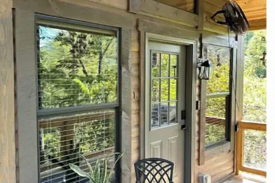 Bear Top Junior Small Cabin w Ev Charger\n\n