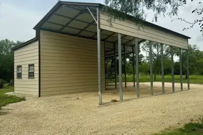 Image de Private Rv site in Castroville with water and electric hookups, grill, fire pit